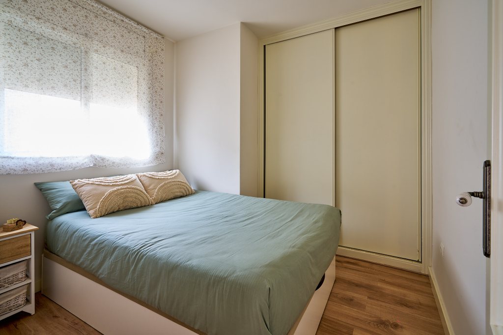 Habitación con cama doble de 1,35 x 200 cm