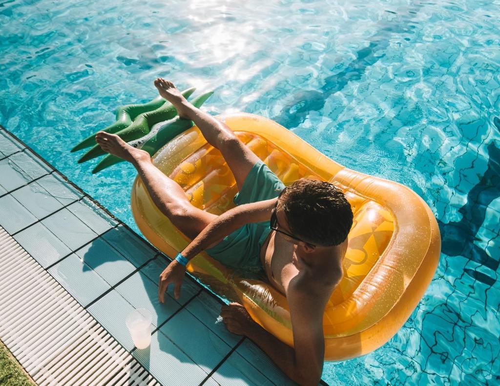 Bahia Mar pool party